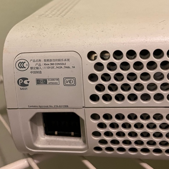 XBOX 360 Console with XBOX Lego’s Dimension game - Picture 9 of 10